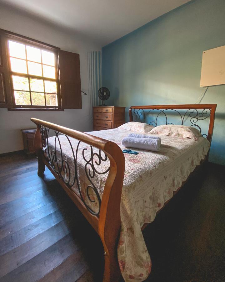 Em Tiradentes, Minas Gerais, Casa Tipica E Espacosa Em Terreno Arborizado Luaran gambar